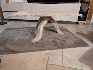 conceptiond'une table basse sur mesure par menuiserie Calvano